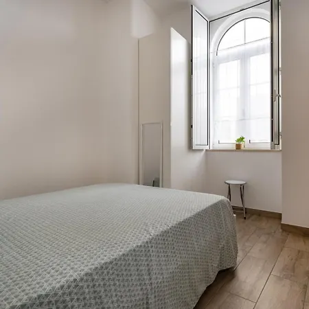 Red Door Flat By Trip2portugal