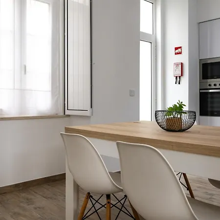 Red Door Flat By Trip2portugal *