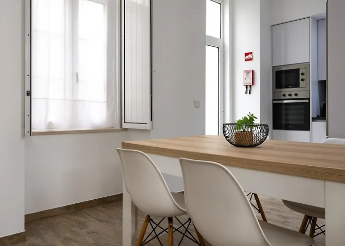 Red Door Flat By Trip2portugal *